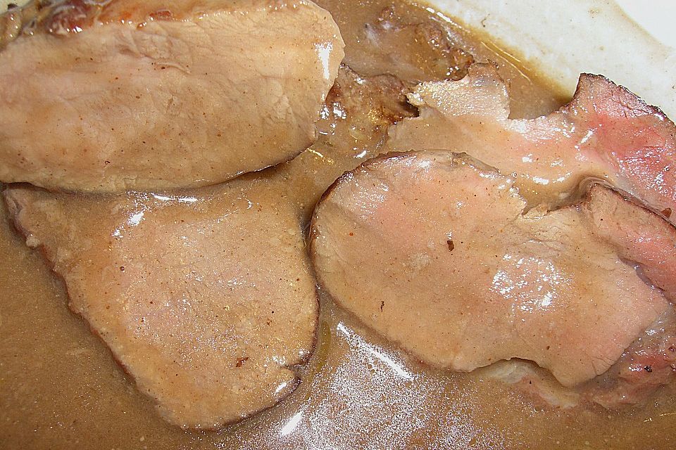 Wildschweinrücken mit kräftiger Sauce