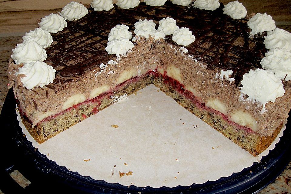 Trüffeltorte mit Bananenfüllung