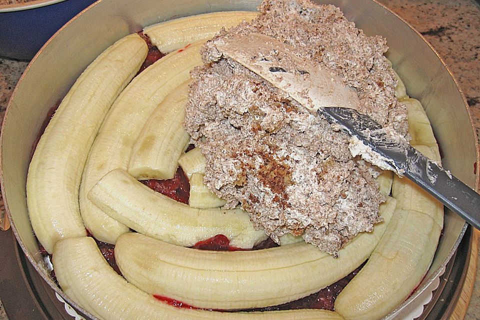 Trüffeltorte mit Bananenfüllung