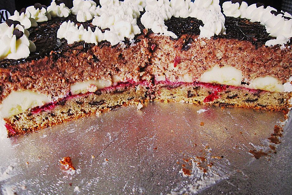 Trüffeltorte mit Bananenfüllung