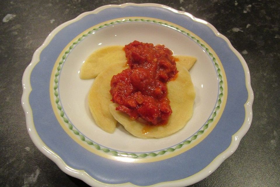 Ravioli mit würziger Frischkäsefüllung