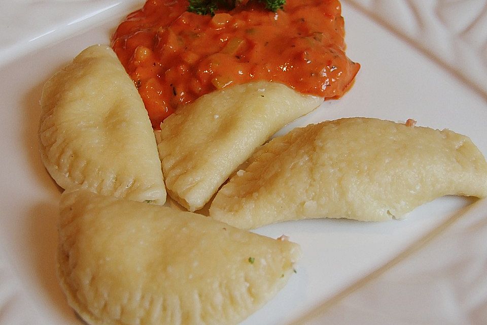 Ravioli mit würziger Frischkäsefüllung