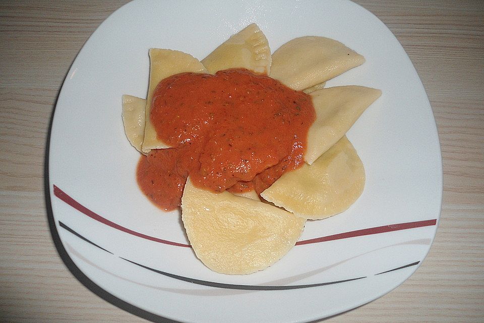 Ravioli mit würziger Frischkäsefüllung