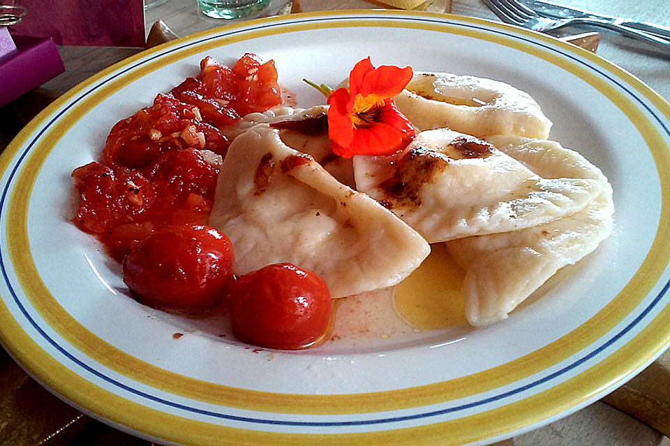 Ravioli mit würziger Frischkäsefüllung