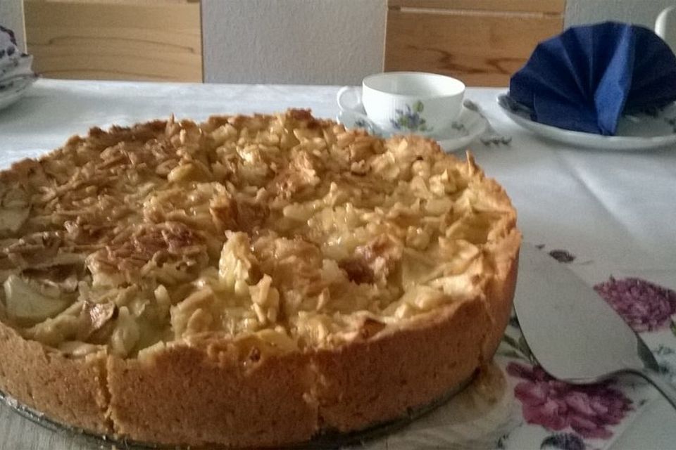 Apfelkuchen mit Mandelguss