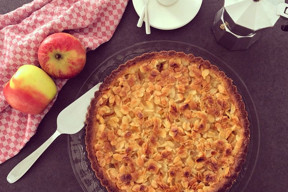 Apfelkuchen mit Mandelguss