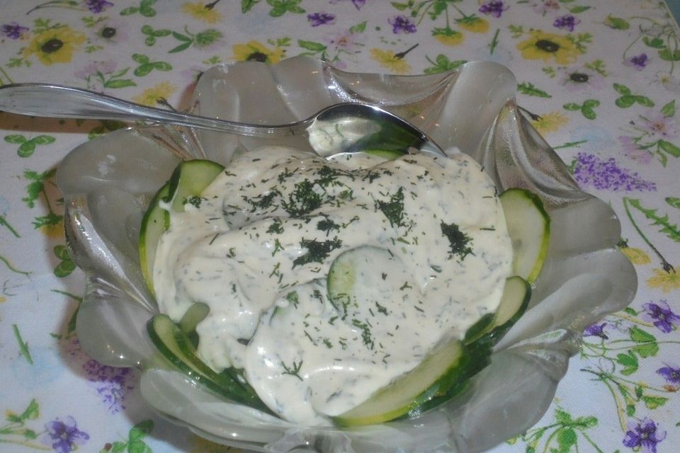 Gurkensalat mit Dill