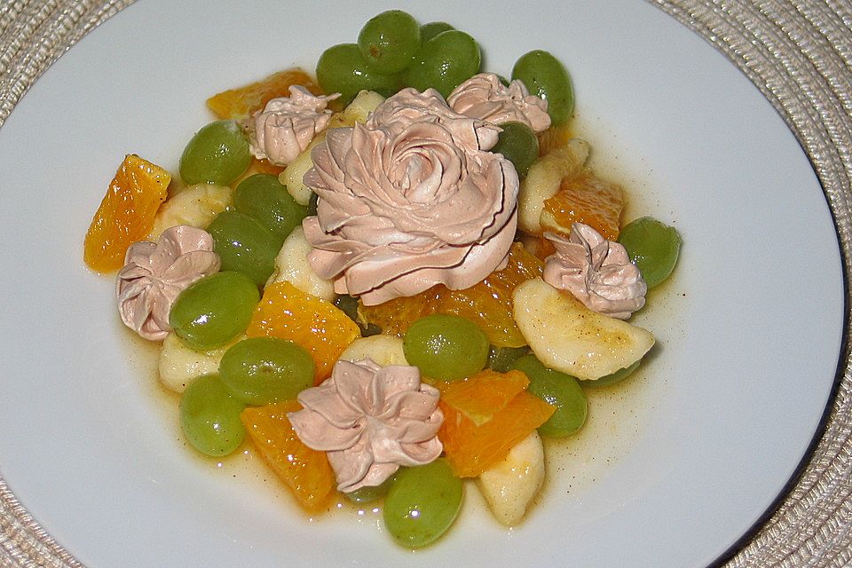 Obstsalat mit Nougatsahne