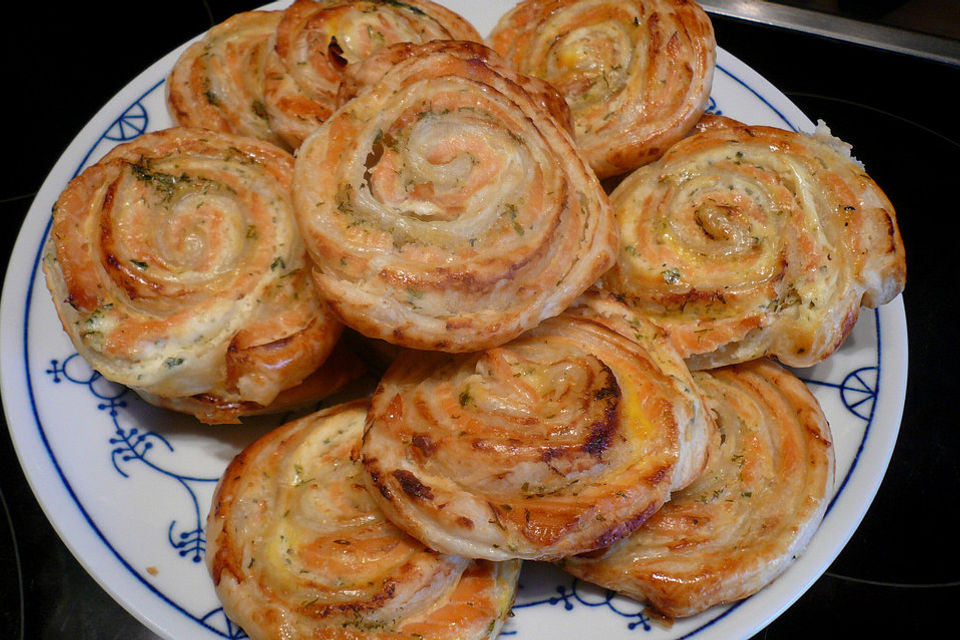 Blätterteig-Lachs-Schnecken