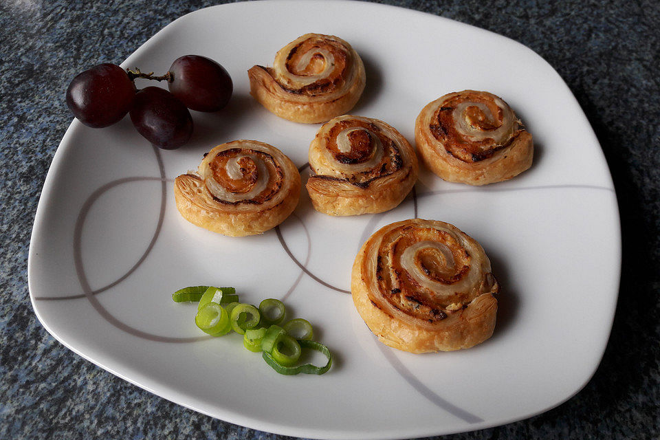 Blätterteig-Lachs-Schnecken