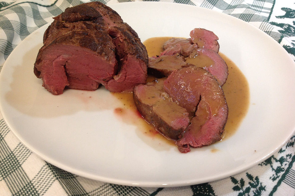 Wildschweinfilet mit fruchtiger Sahnesauce