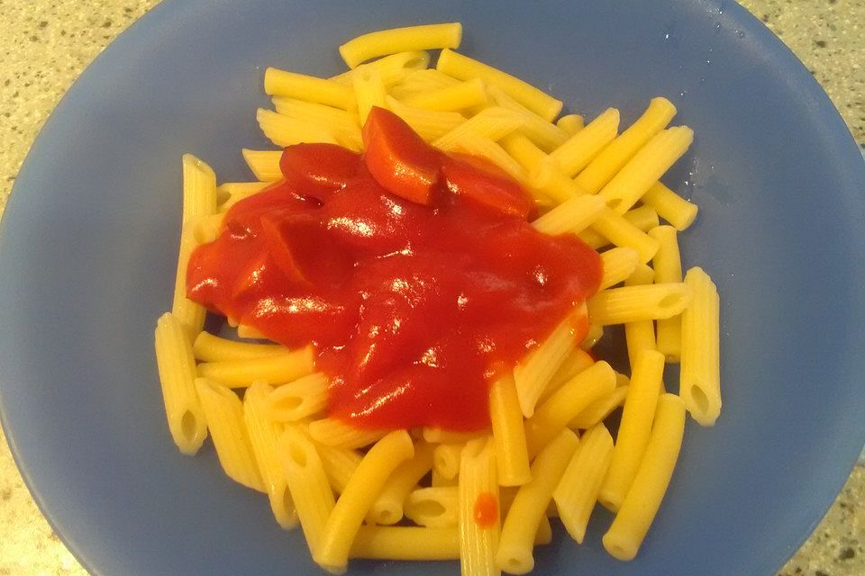 Nudeln mit Tomatensauce