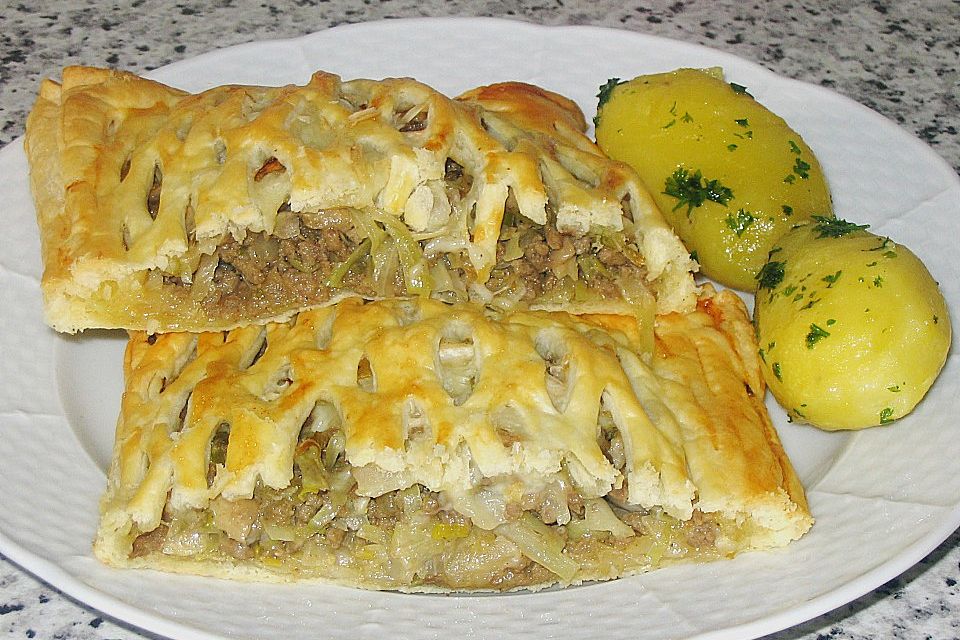 Pikanter Blätterteig-Krautstrudel