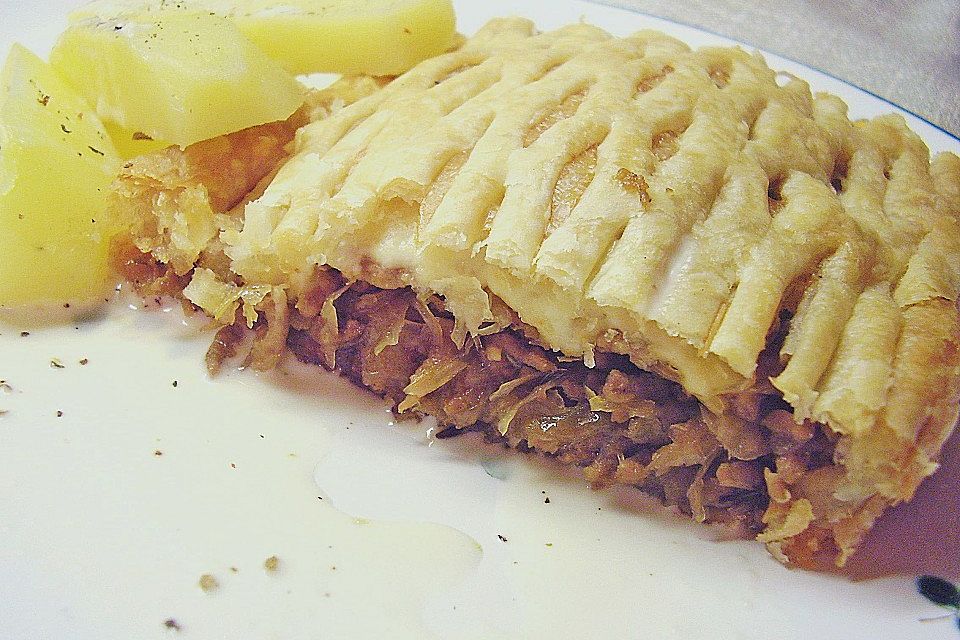 Pikanter Blätterteig-Krautstrudel