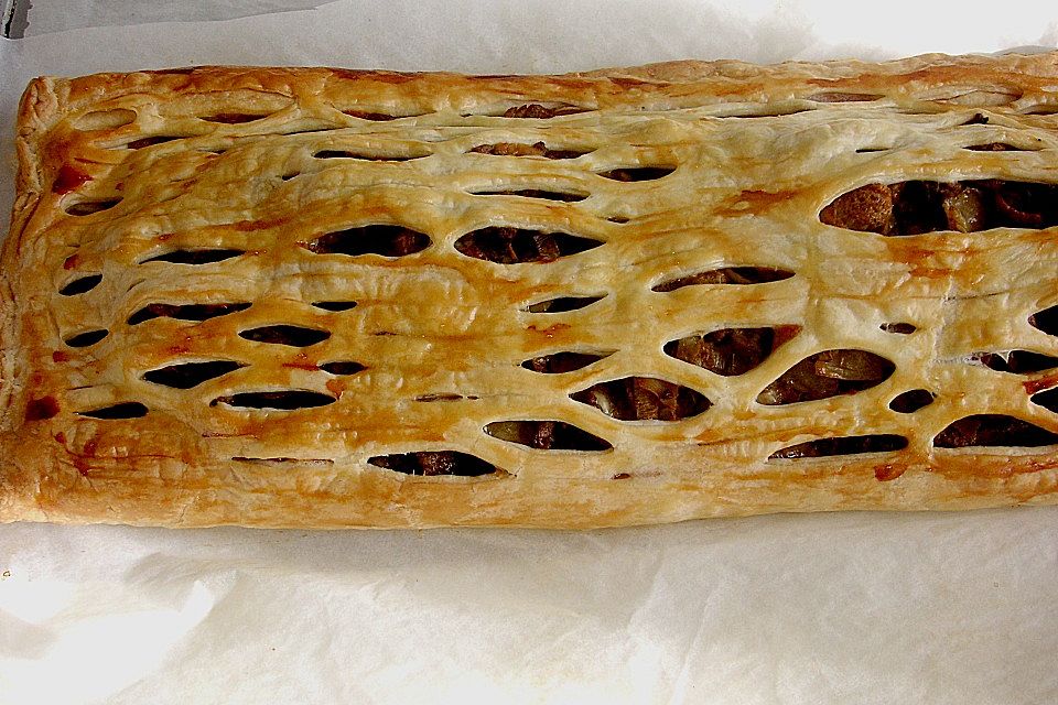 Pikanter Blätterteig-Krautstrudel