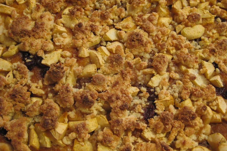 Apfelkuchen mit Marzipanstreusel