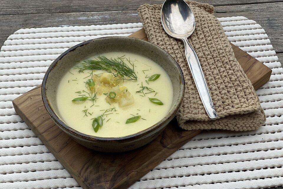 Pastinakensuppe mit Fenchel