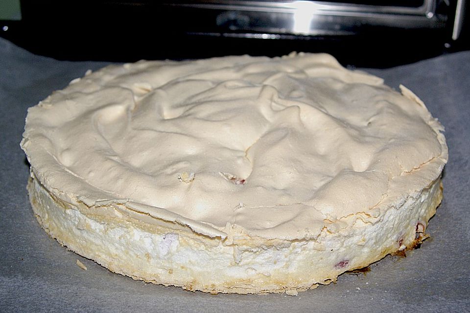 Pavlova mit Johannisbeeren