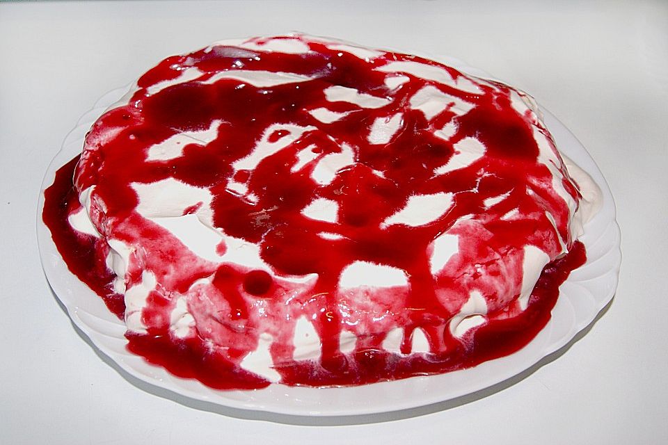 Pavlova mit Johannisbeeren