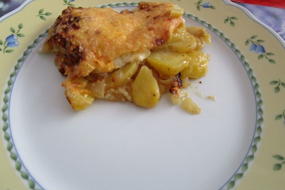 Kartoffelgratin mit Zwiebeln