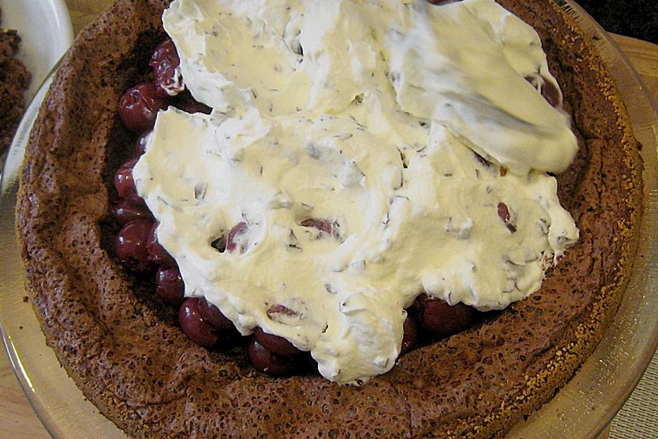 Maulwurftorte mit Sauerkirschfüllung