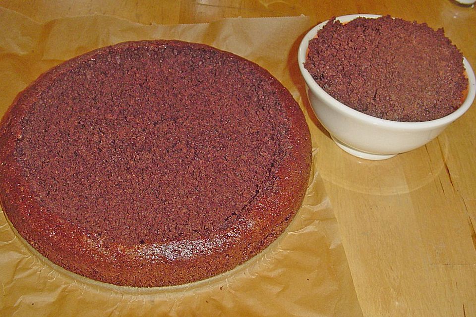 Maulwurftorte mit Sauerkirschfüllung