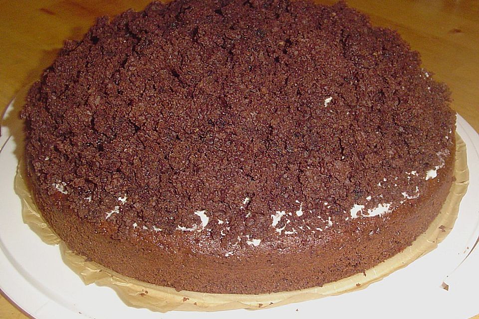 Maulwurftorte mit Sauerkirschfüllung