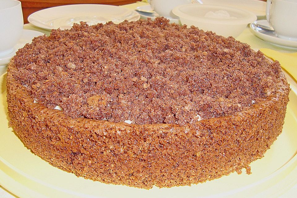 Maulwurftorte mit Sauerkirschfüllung