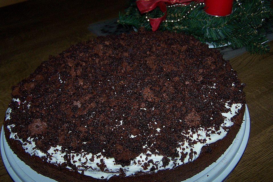 Maulwurftorte mit Sauerkirschfüllung