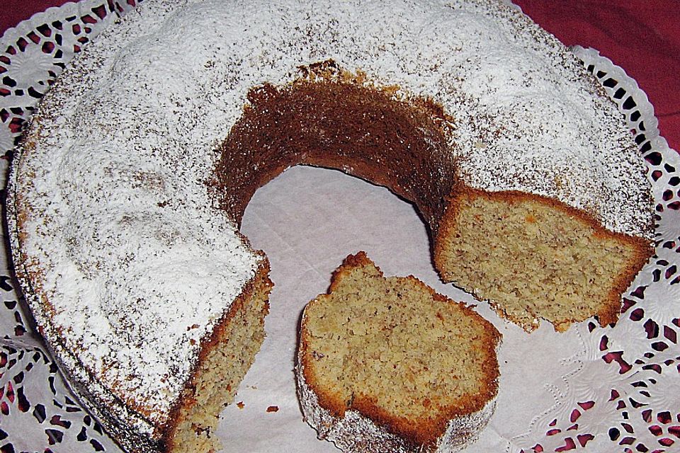 Bananenkuchen mit Nüssen