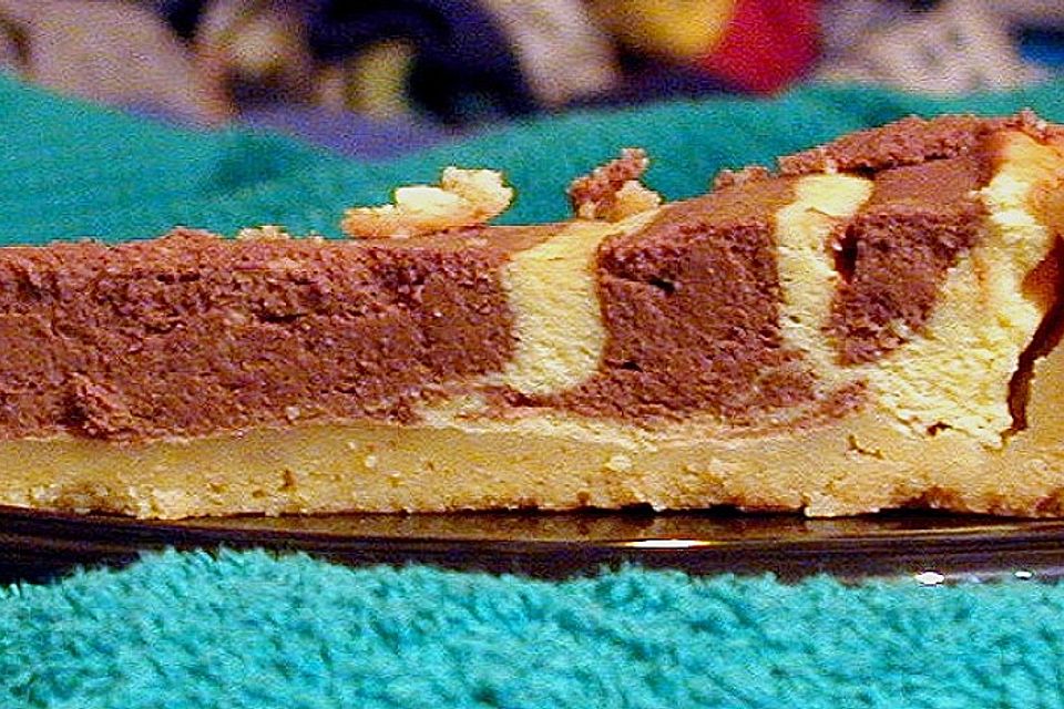 Gestreifter Käsekuchen