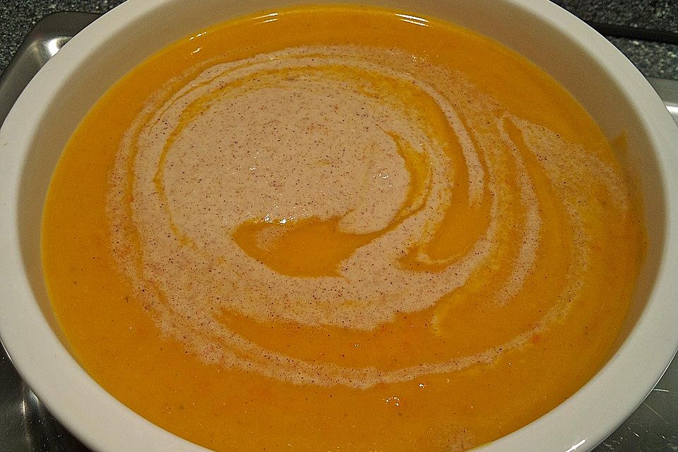 Kürbissuppe mit Zimtcreme