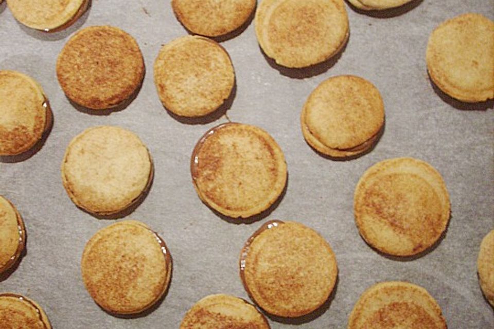 Zimtplätzchen mit Nougatfüllung