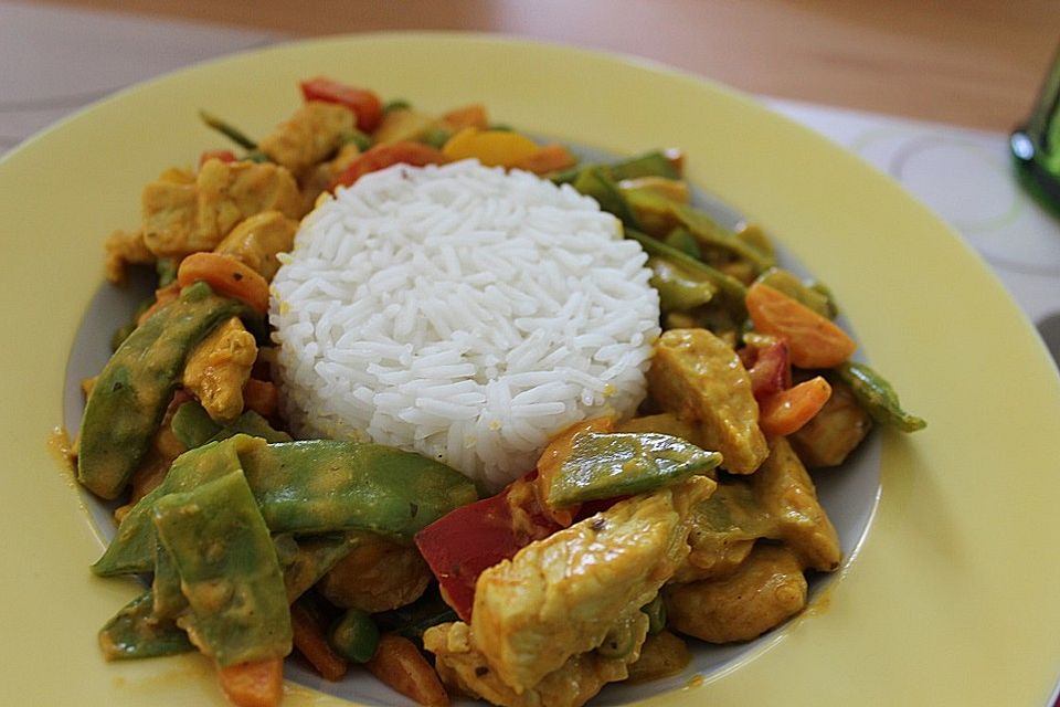 Farbenfrohes Putencurry