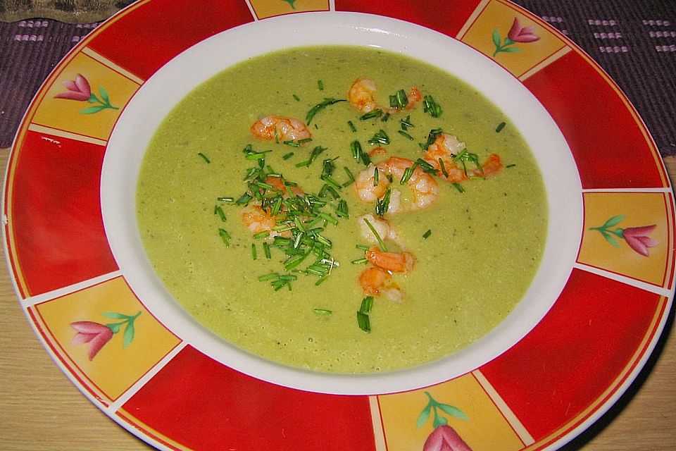 Brokkolicremesuppe mit Garnelen