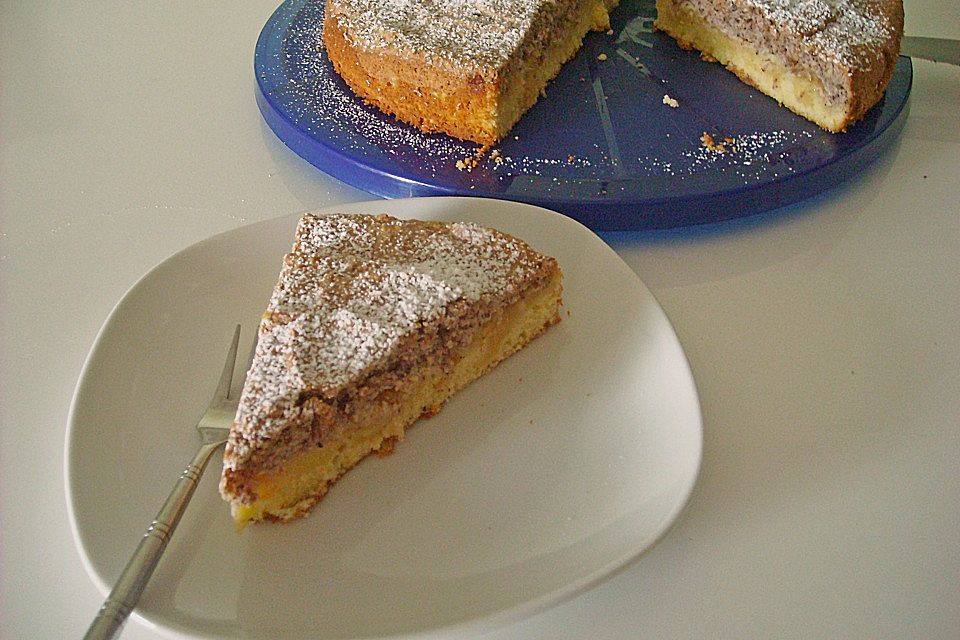 Altbaerlis Apfelkuchen mit Nusshaube