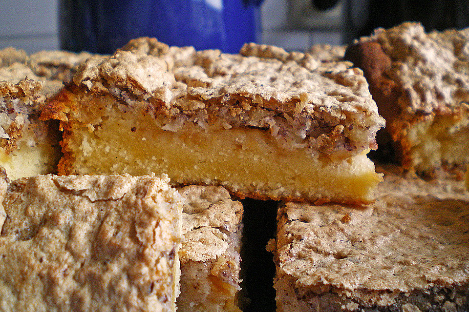 Altbaerlis Apfelkuchen mit Nusshaube