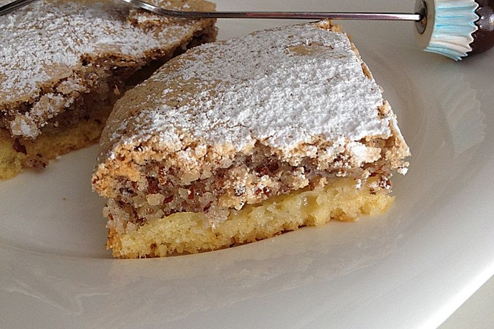 Altbaerlis Apfelkuchen mit Nusshaube