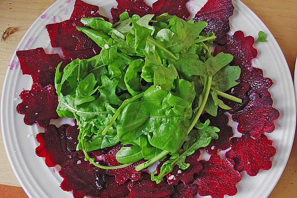 Dekoratives Rote Bete Carpaccio