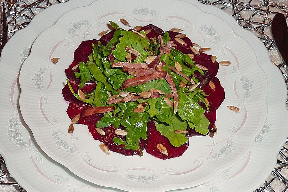 Dekoratives Rote Bete Carpaccio