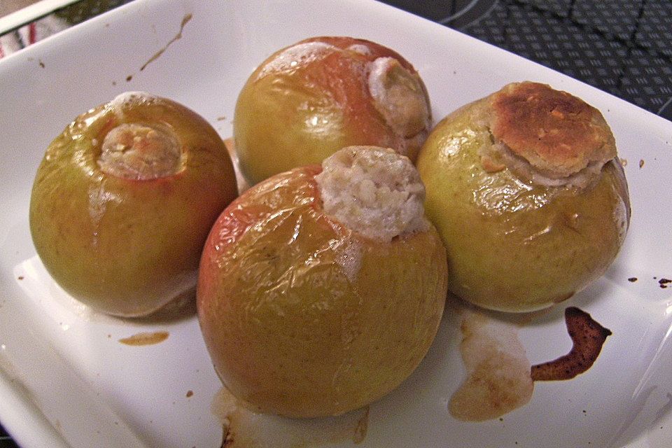 Marzipan Bratäpfel mit Vanillesoße