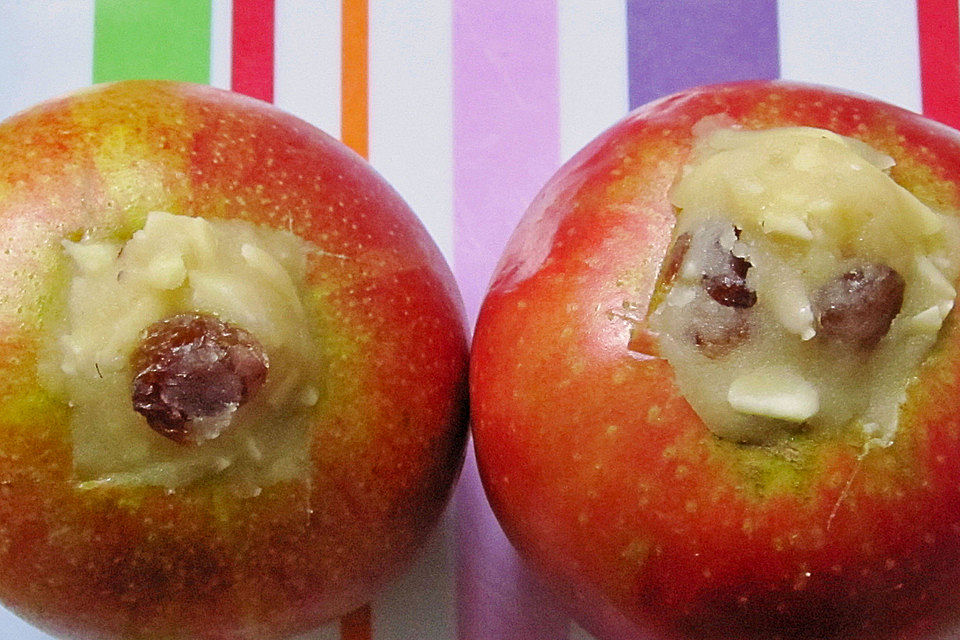 Marzipan Bratäpfel mit Vanillesoße