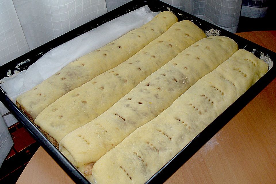 Gewickelter Nussstollen