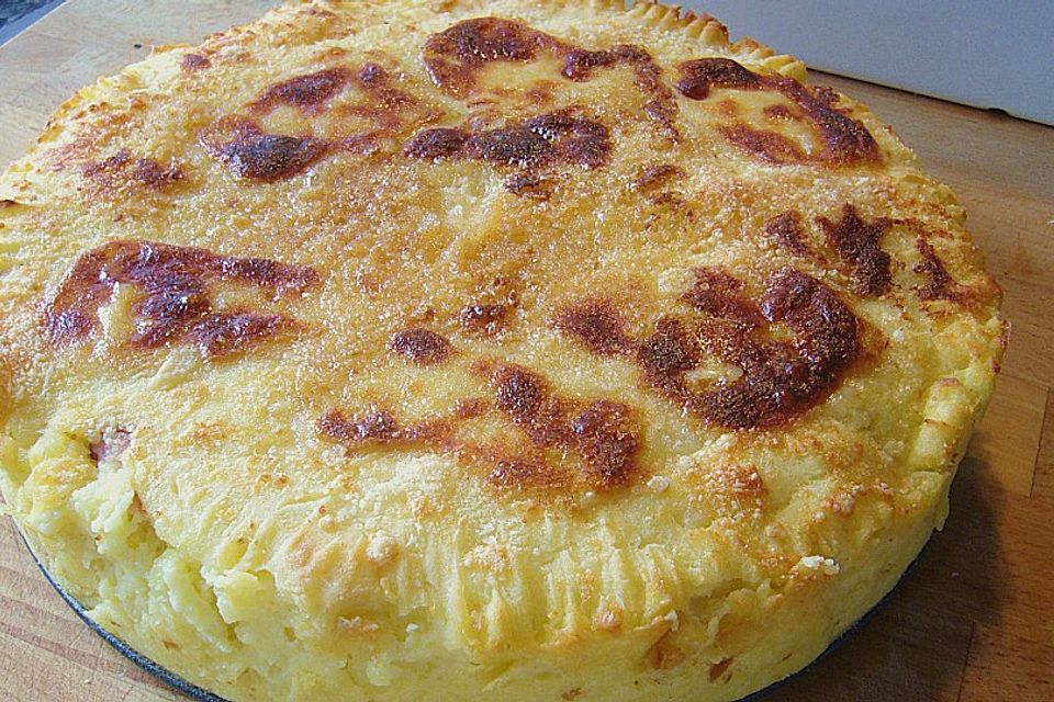 Kartoffelkuchen mit Hackfleischsauce