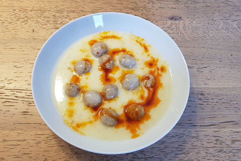 Türkische Joghurtsuppe