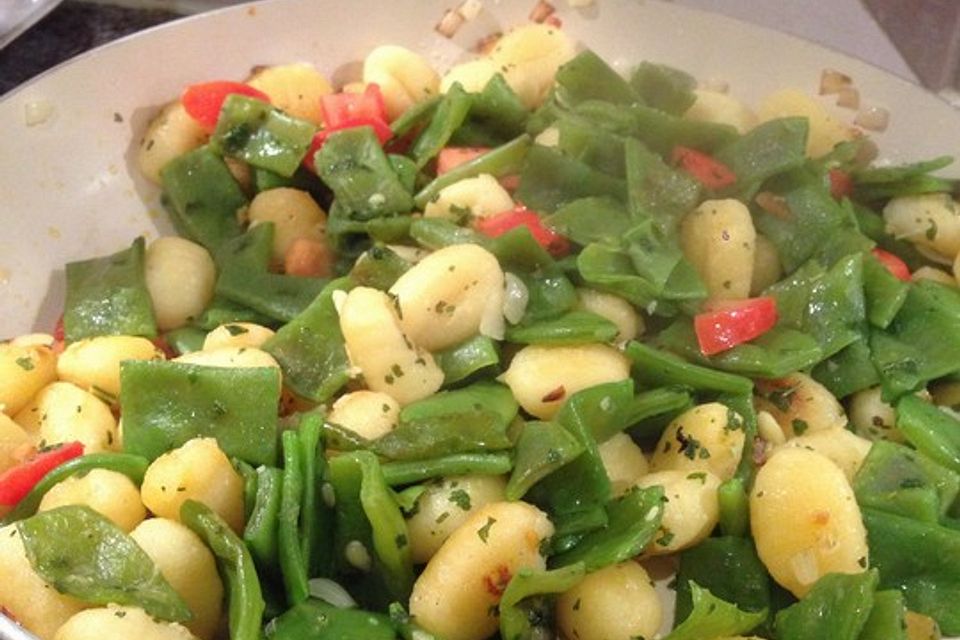 Schneidebohnen mit Salbei - Gnocchi