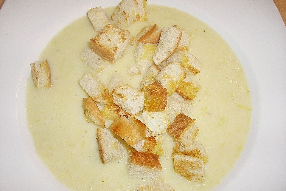 Lauchcremesuppe mit Croutons