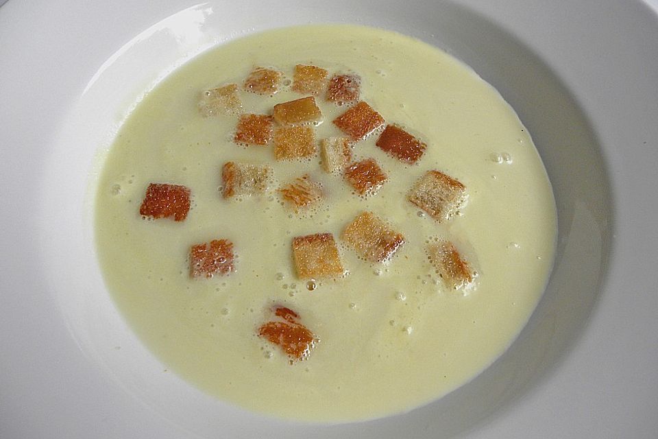 Lauchcremesuppe mit Croutons