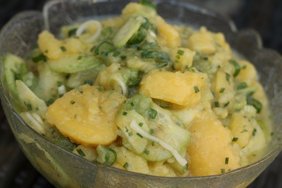 Grüner Kartoffelsalat mit Schnittlauch