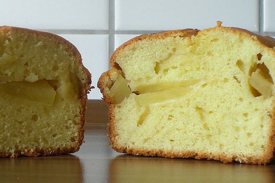 Saftiger Vanille - Apfel - Rührkuchen